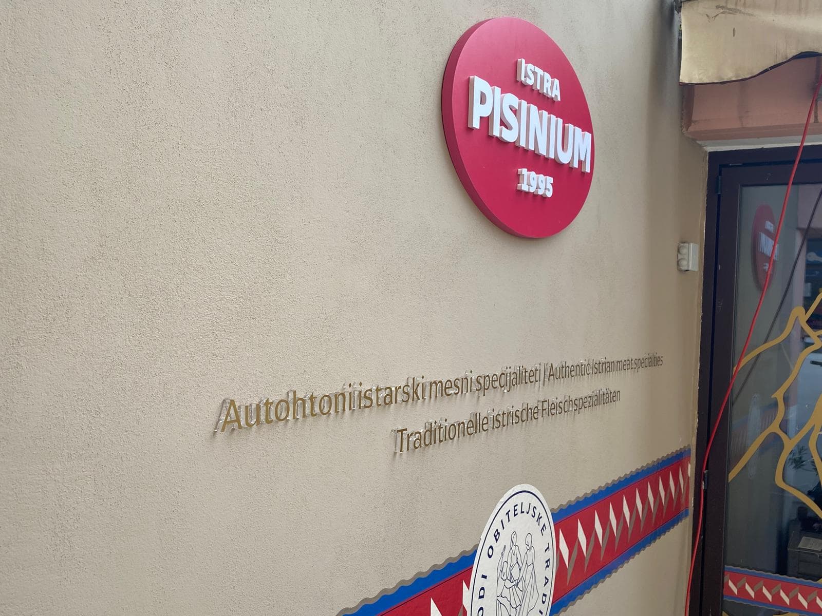 3D slova i zidna grafika